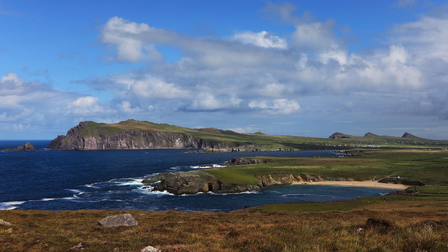 Play a round on the dramatic Kerry coastline.