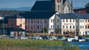 CryansHotelOnTheQuay_Exterior