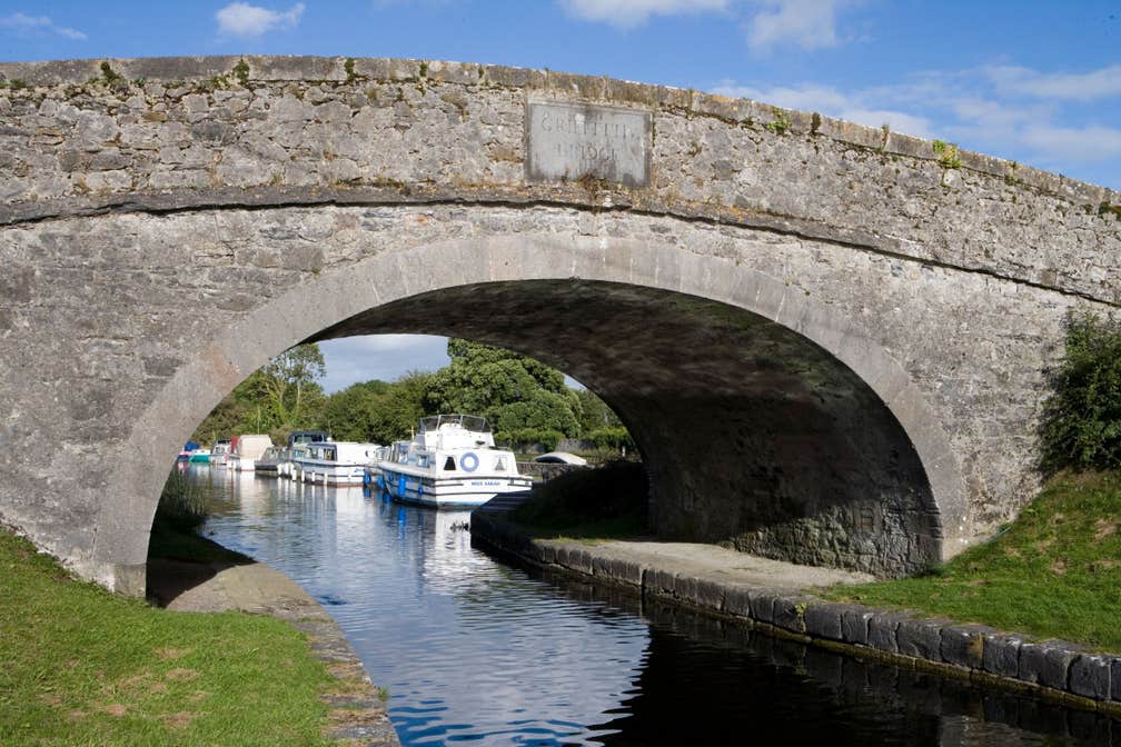 Image of a bridge over the river in Edenderry in County Offaly