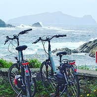 Dingle Electric Bike Experience view of crashing ocean waves and mountains