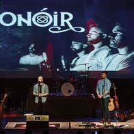 Onóir Live in Concert, 4 men spread out across a stage with musical instruments