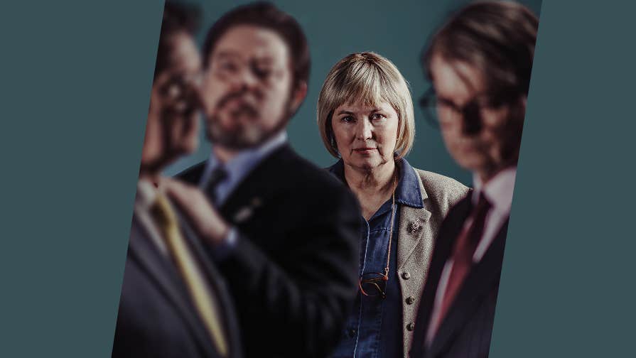 AGREEMENT is set in April 1998 as the main political parties in Northern Ireland, the British government and the Irish government try to hammer out a deal that could pave the way for peace in Northern Ireland.