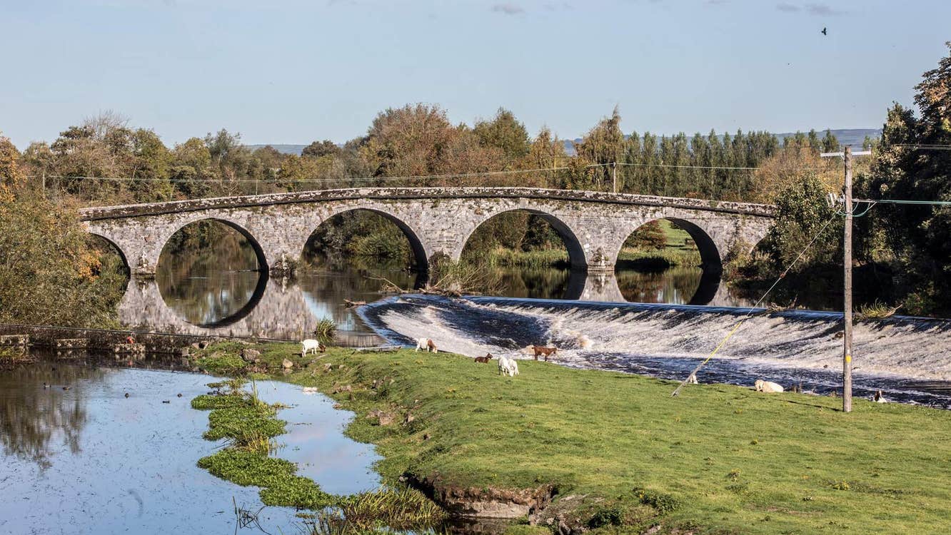 Bridge over a river with six arches
