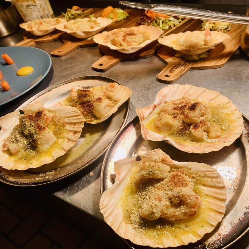 Fried fish served on clam shells