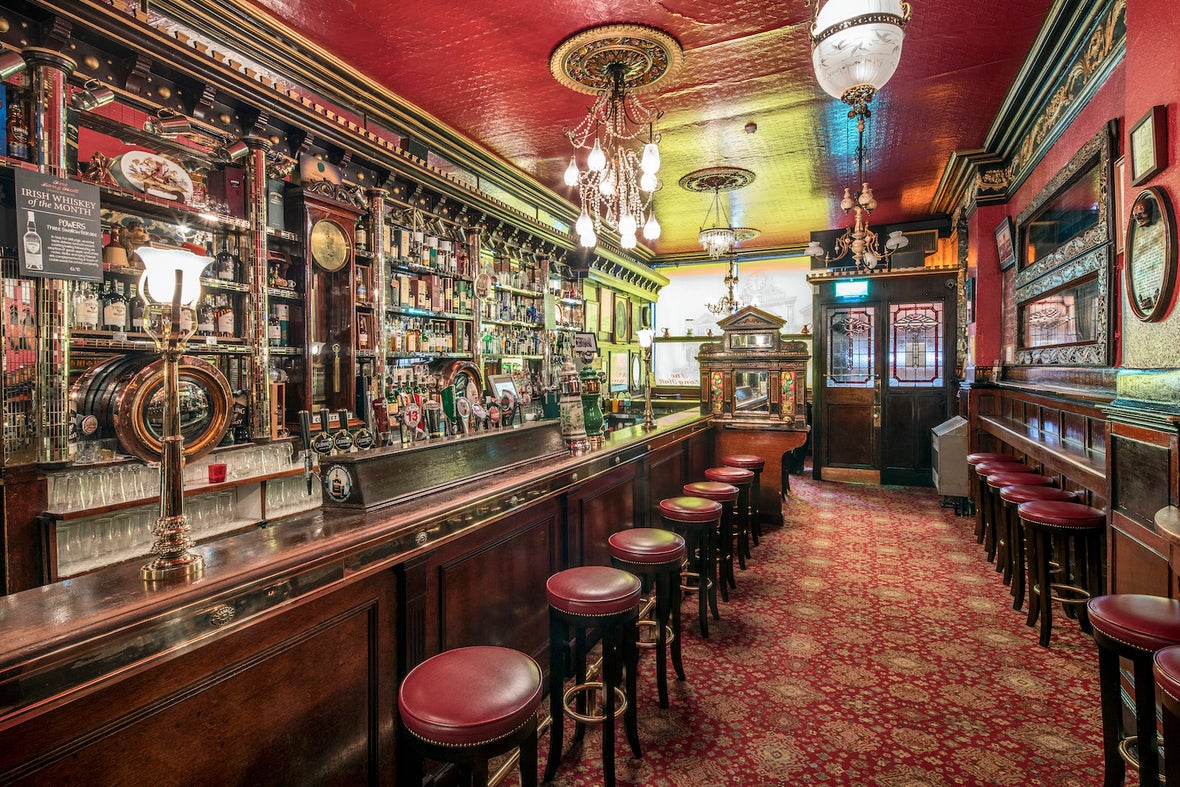 Interior image of the Long Hall pub in Dublin city