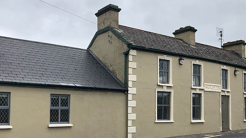 Quinn's De Bucket Bar & Restaurant exterior