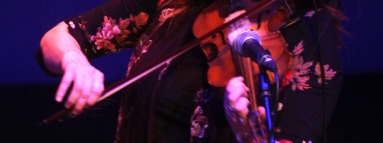 Dee Armstrong (Kila) & Friends