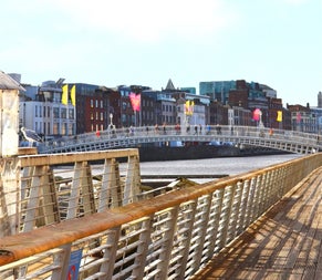 Dublin Walkabout Tours view of the Liffey River and Haypenny Bridge