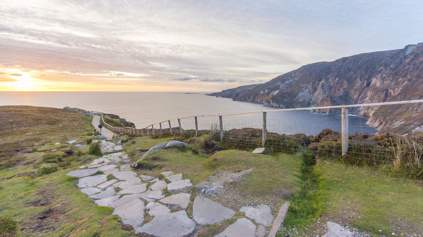 Explore the coastline of Slieve League (Sliabh Liag).
