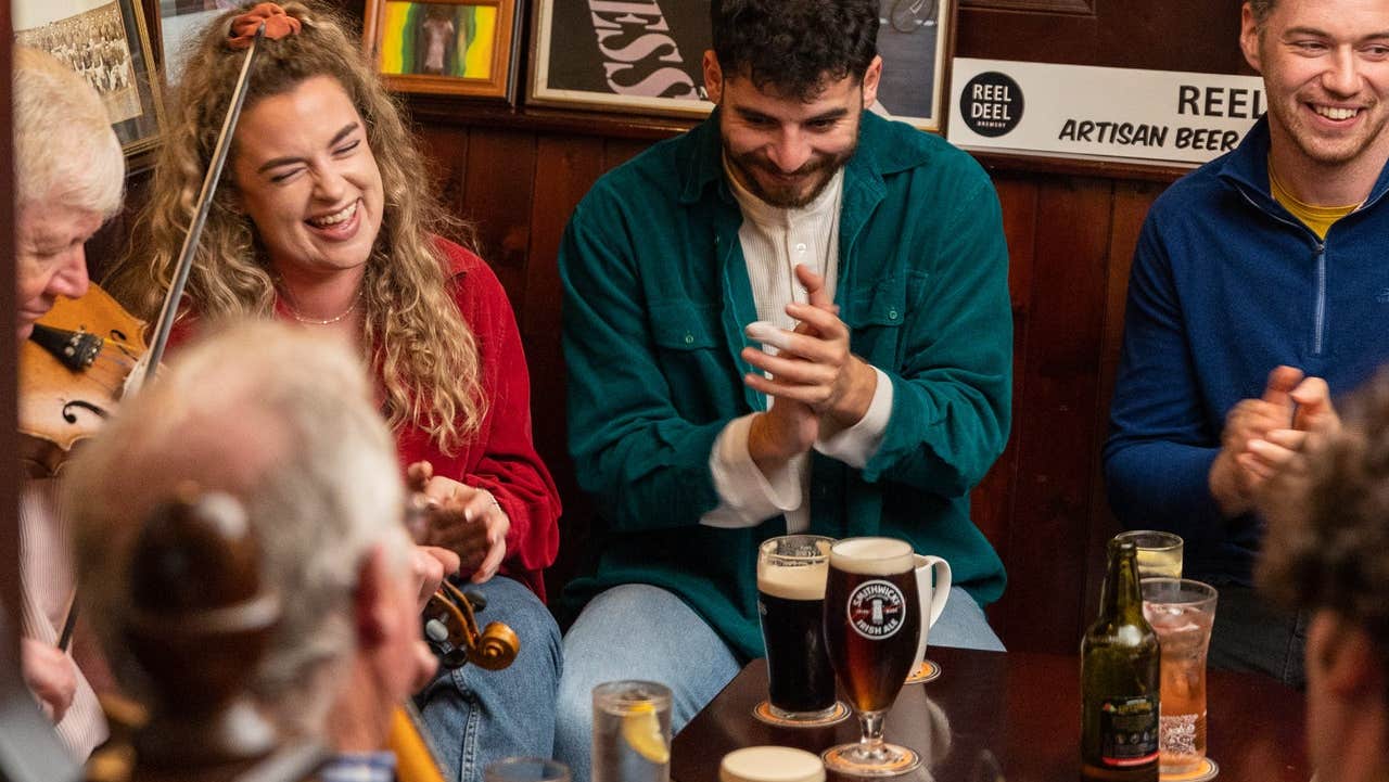 Live pub music session with Tatter Jack's Tours