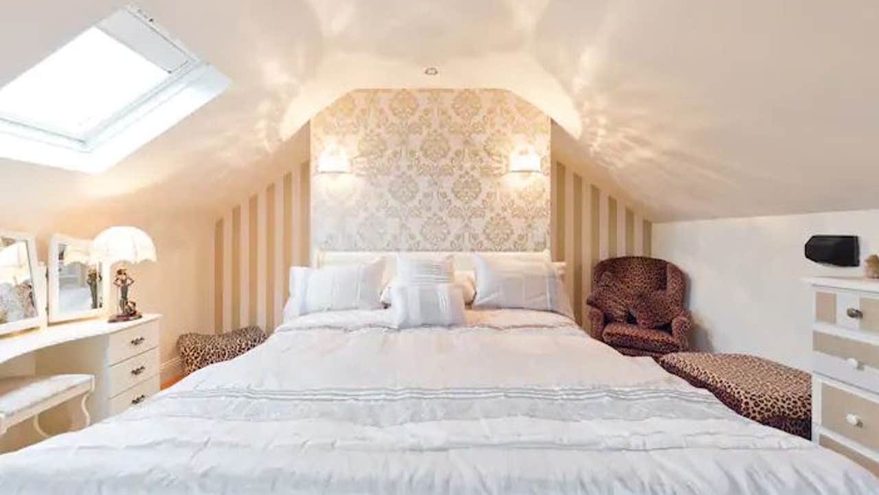Double bedroom with white sheets