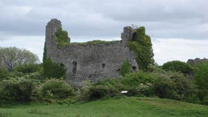 Image of ruin of castle