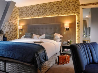 Suite bedroom