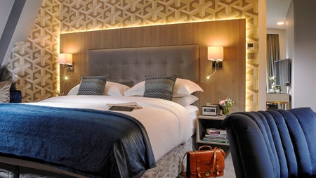 Suite bedroom
