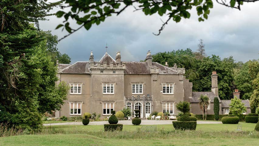 The front facade of Shankill Castle
