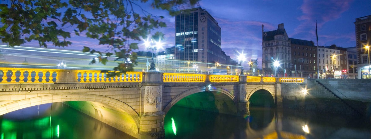 O'Connell Bridge at night in Dublin City centre