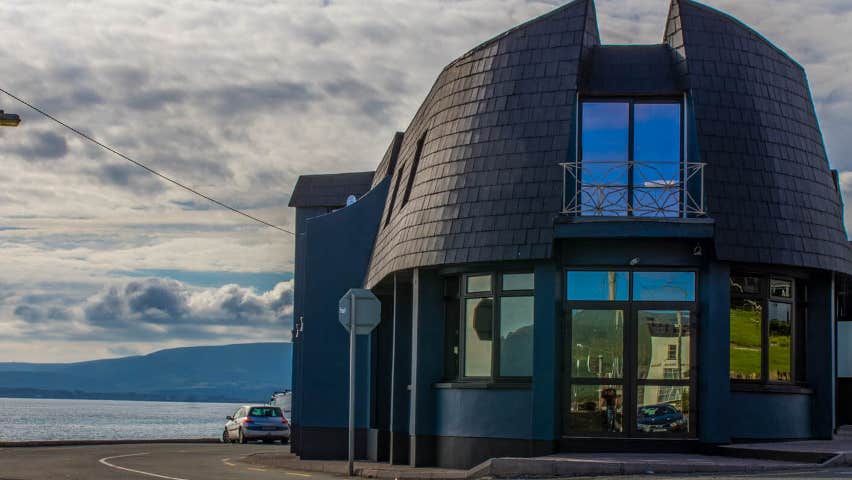 The exterior of Dooley's Seafood and Steakhouse