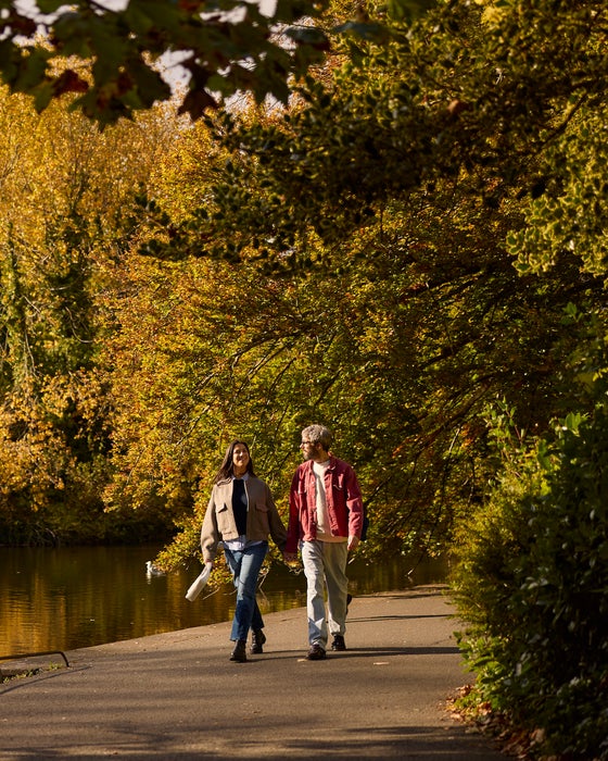 A couple walking in St Stephen's Green in Dublin city.