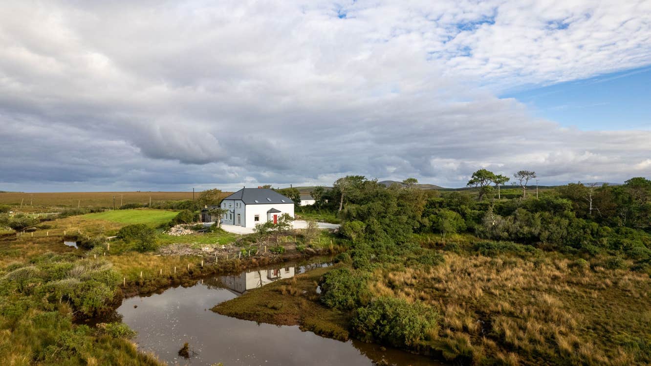 Front view of property