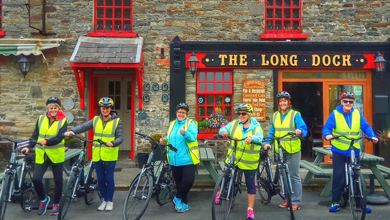 A group of people with Loop Head e bikes outside the Long Dock bar