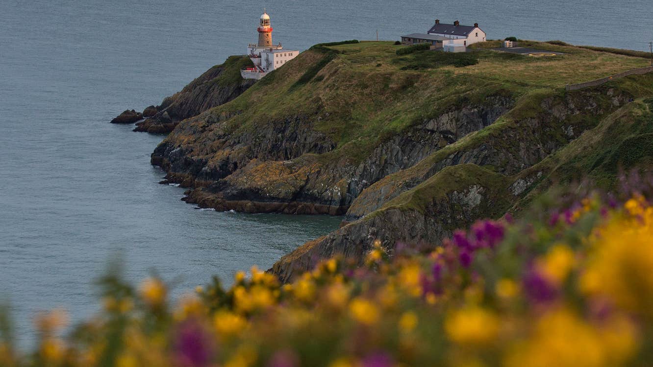 Image of the cliff walk in Howth in County Dublin