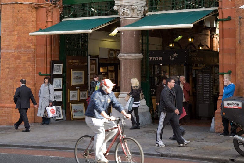 Image of a busy street and the entrance to George's Arcade in Dublin 2.