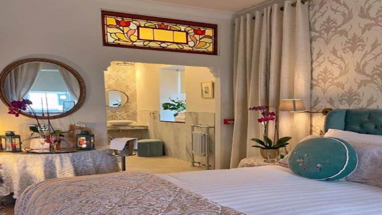 Bedroom with ensuite