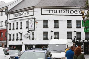 Monroes Tavern