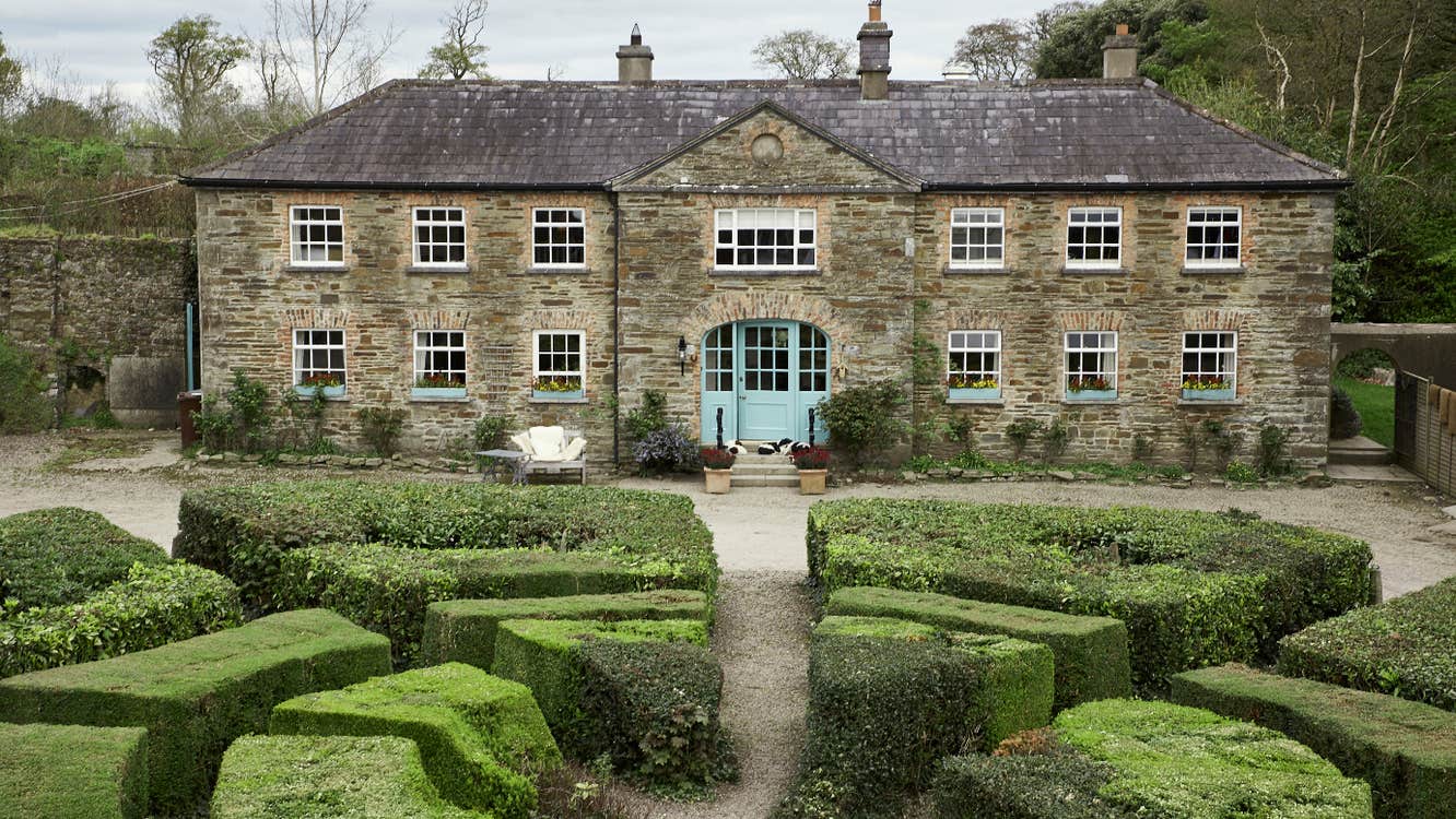 Outside view and main entrance of the property