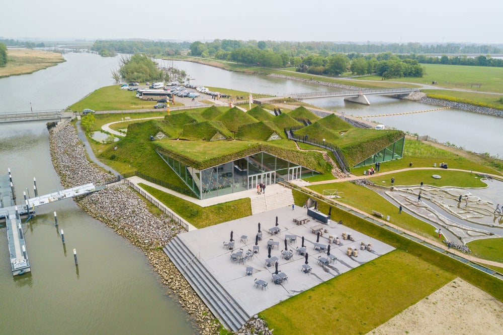 Luchtfoto van het Biesbosch MuseumEiland.