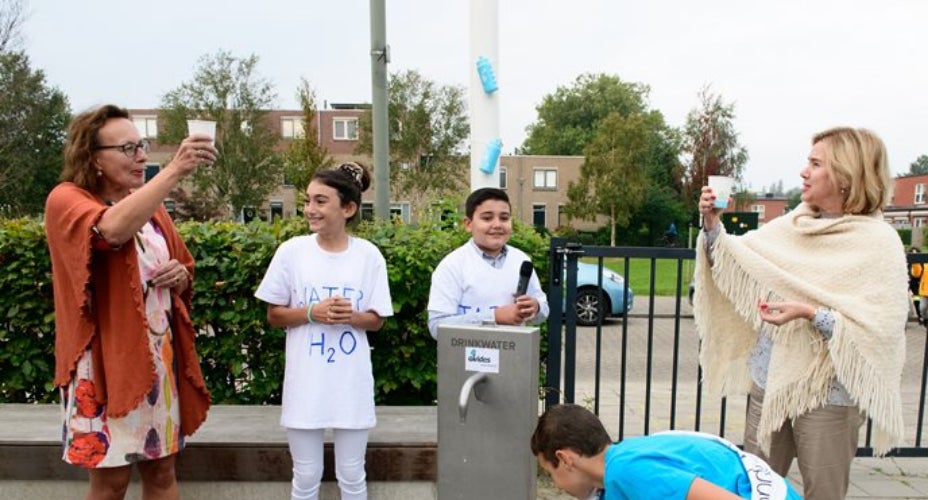 Minister van Infrastructuur en Waterstaat Cora van Nieuwenhuizen op Basisschool De Taaltuin in Schiedam