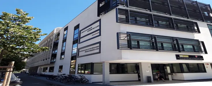 La sede della Scuola Provinciale per le Professioni Sociali E. Lévinas vista dall'esterno La sede della Scuola Provinciale per le Professioni Sociali E. Lévinas vista dall'esterno