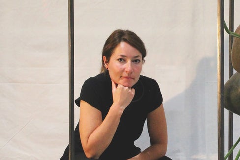 L’artista Christine Runggaldier, di Selva di Val Gardena, che ha vinto il premio “Ert x Mirit ladin” con il suo progetto “Deventé” che è un’opera ancora in fase di realizzazione. (Foto: Christine Runggaldier)