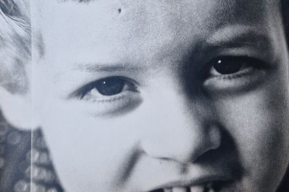 Un giovanissimo (5 anni) Christian Bianchi in una foto in bianco e nero del 1975 (Foto. USP)