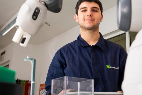 Lorenzo Chiriacò frequenta la terza classe di operatore meccanico alla “Mattei” di Bressanone. (Foto Fabio Brucculeri)
