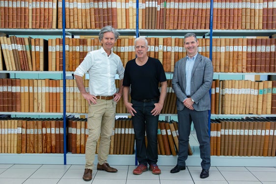 Die Digitalisierung macht die Daten leichter zugänglich“ (v.l.): Peter Kasal, Direktor der Landesabteilung für Grundbuch, Grund- und Gebäudekataster, Paolo Russo, Direktor der Katasterinspektion und Simone De Giacinto, Direktor der Grundbuchinspektion.