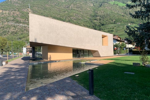 Das neue Besucherzentrum in Naturns: Wasser und Licht bestimmen die Reise durch die verschiedenen Höhenstufen des Naturparks Texelgruppe. (Foto: AREA Architetti Associati)