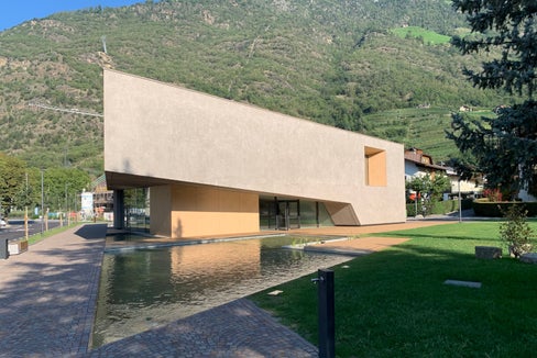 Das neue Besucherzentrum in Naturns: Wasser und Licht bestimmen die Reise durch die verschiedenen Höhenstufen des Naturparks Texelgruppe. (Foto: AREA Architetti Associati)