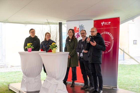 Tavola rotonda sull'importanza dei musei nell'Euregio: (da sinistra) Martin Kofler (LUMEN/Museum Burg Heinfels/TAP), Michaela Stolte (Museo Civico e Multscher Vipiteno/Stadt- und Multschermuseum Sterzing), Edith Hessenberger (Ötztaler Museen), Francesco Frizzera (Museo Storico italiano della Guerra), Tommaso Dossi (Palazzo della Magnifica Comunità di Fiemme). (Foto: USP/Daniel von Johnston)