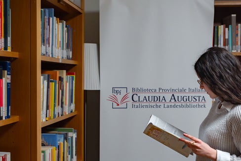 Die italienische Landesbibliothek “Claudia Augusta” vergibt den gleichnamigen Preis für Abschlussarbeiten mit Inhalten von Landesinteresse. (Foto: LPA/Bibliothek Claudia Augusta)