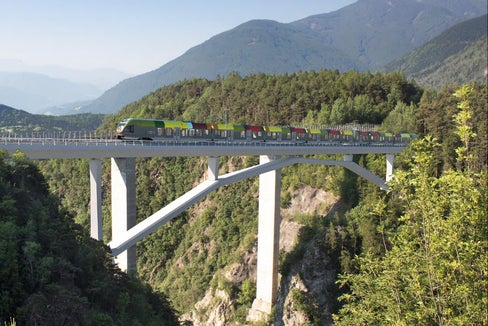 Mit einer 172 Meter langen Bogenbrücke wird die Riggertalschleife den Eisack überqueren. (Foto: Mobilitätsressort)