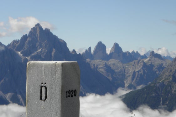 Projekte, die die grenzübergreifende Zusammenarbeit fördern, wie jenes am Helm im Hochpustertal, sind Gegenstand der Interreg-Programme. (Foto: ÖAV Sektion Sillian)