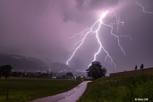 Blitze über Brixen. (Foto: Klaus Zöll)