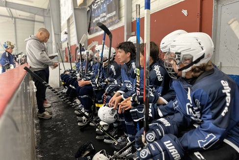 I giovani giocatori vengono selezionati dopo un’attenta valutazione. (Foto: Alps Ice Academy)