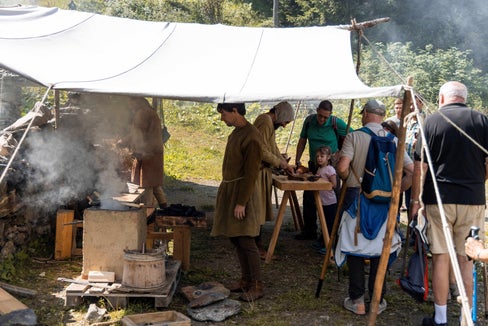 La fusione del rame come nel Medioevo. (Foto: Alan Bianchi)