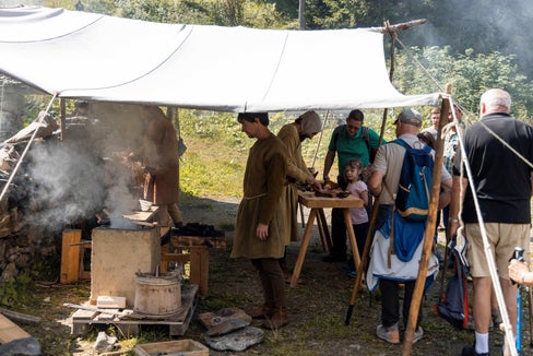 La fusione del rame come nel Medioevo. (Foto: Alan Bianchi)