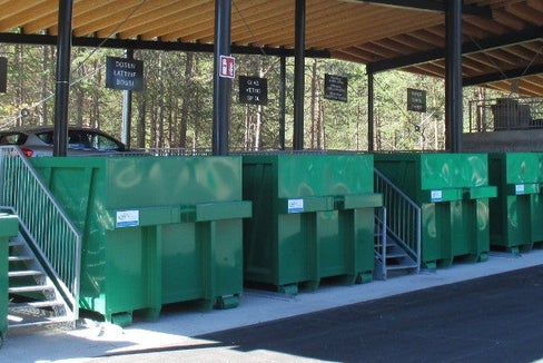 Funktionstüchtige Güter wieder in den Kreislauf bringen: Auf den Recyclinghöfen kann ein Wiederverwendungsbereich eingerichtet werden. (Foto: LPA)