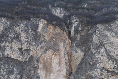 Innovatives Monitoring-System: Der Nordhang des Geiersberges in Salurn war der Ausgangspunkt für die Umsetzung von „Digital twin“. (Foto: Landesamt für Geologie und Baustoffprüfung)