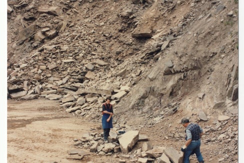 La “Cava Parisi”, un giacimento dismesso di porfido a Bronzolo: fino alla fine del XIX secolo l’estrazione di questa pietra era fiorente, soprattutto tra Merano e Trento. (Foto: Bruno Canali)
