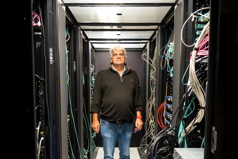 Siag-Direktor Stefan Gasslitter vergleicht das Datenzentrum mit einem Herzen: Wenn es nicht schlägt, liegt die Landesverwaltung lahm (Foto: LPA/Fabio Brucculeri)